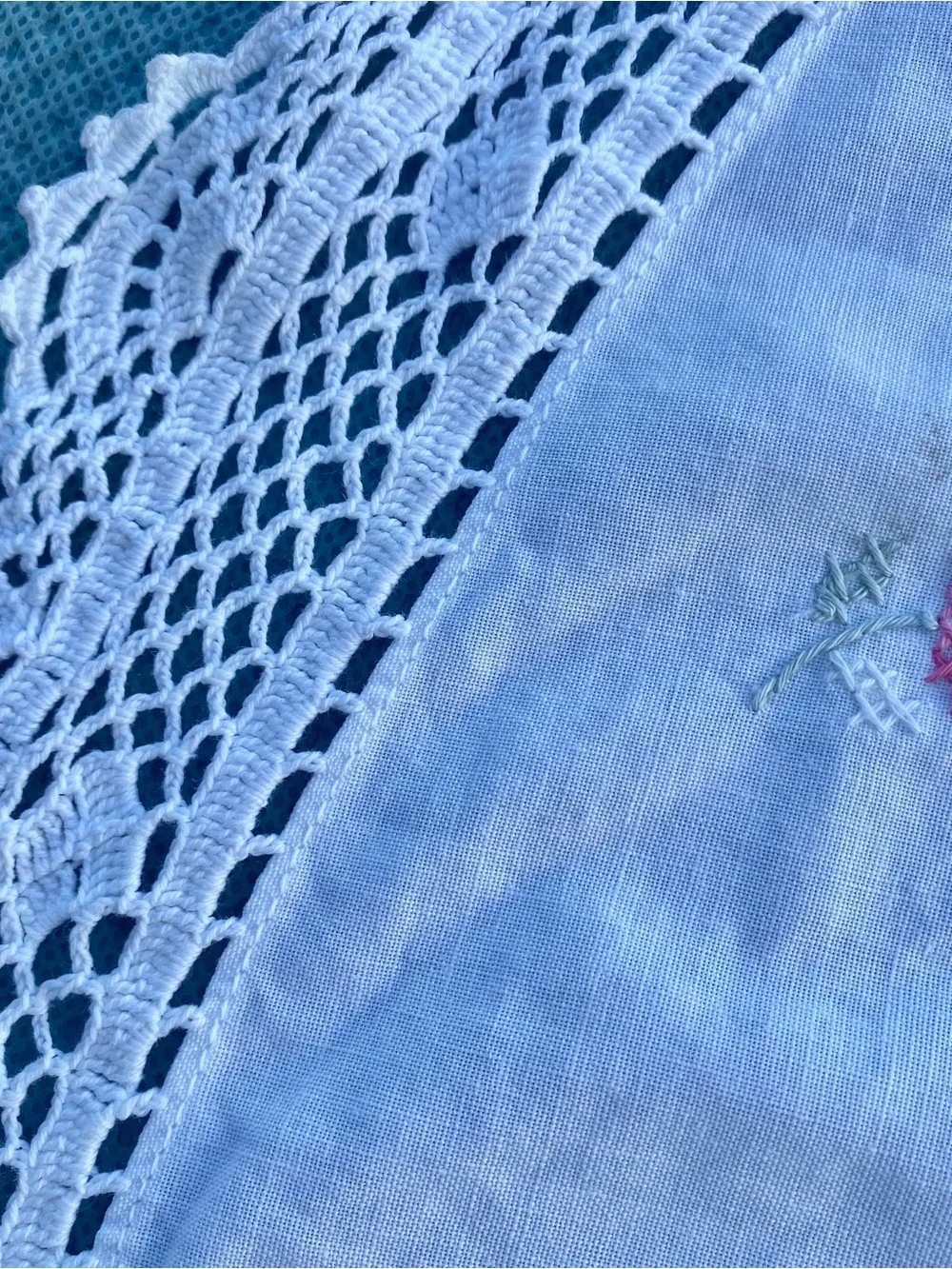 Handcrafted White Embroidered Crochet Tablecloth - Floral Accent